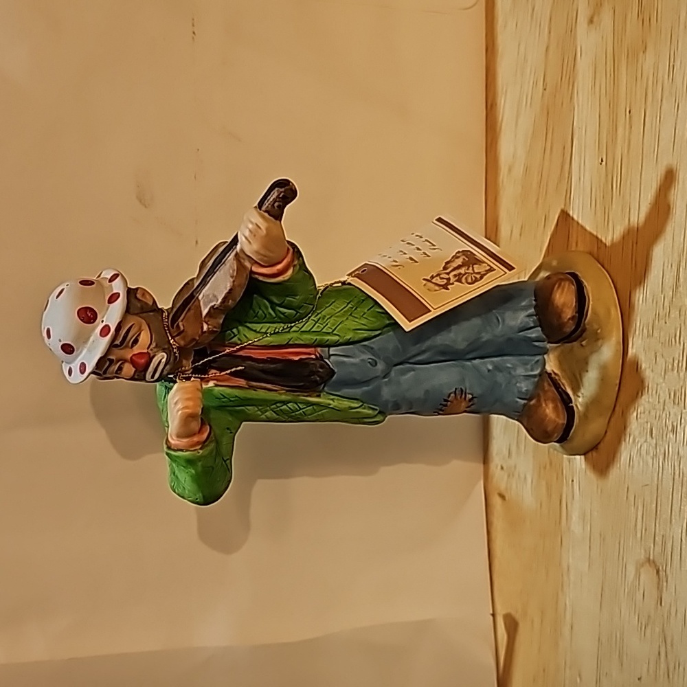 Emmett Kelly Jr. Collection Clown playing the Violin Porcelain figurine Flambro